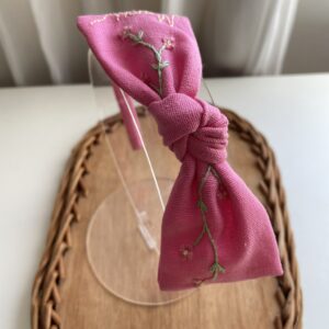 Tiara laço nó c/ nome.